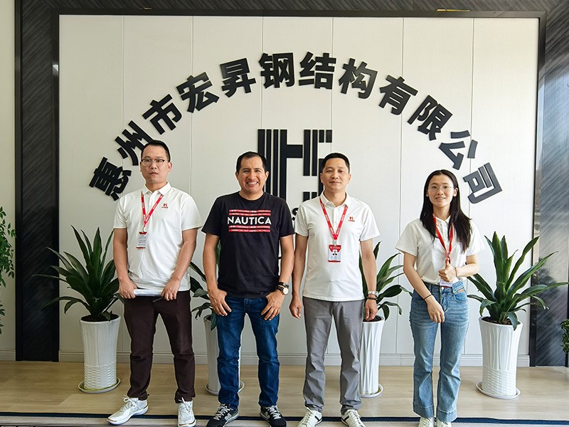 Peruvian client visits and inspects Hongsheng Steel Structure to promote overseas steel structure project exchange and cooperation
